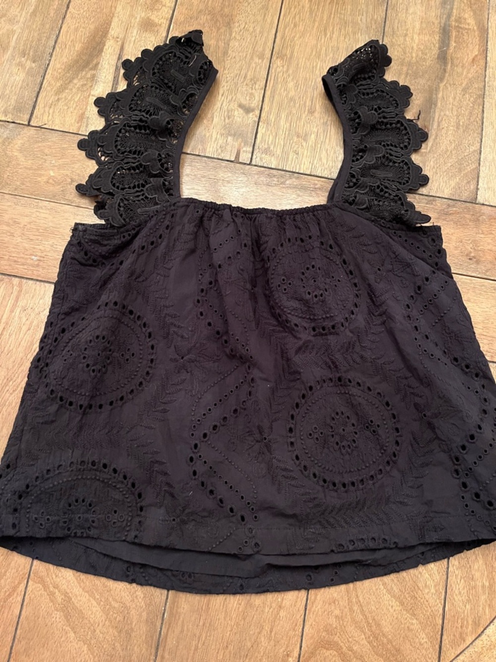 Evereve Black Eyelet Lace-Trim Tank Top size Small - Picture 5 of 5